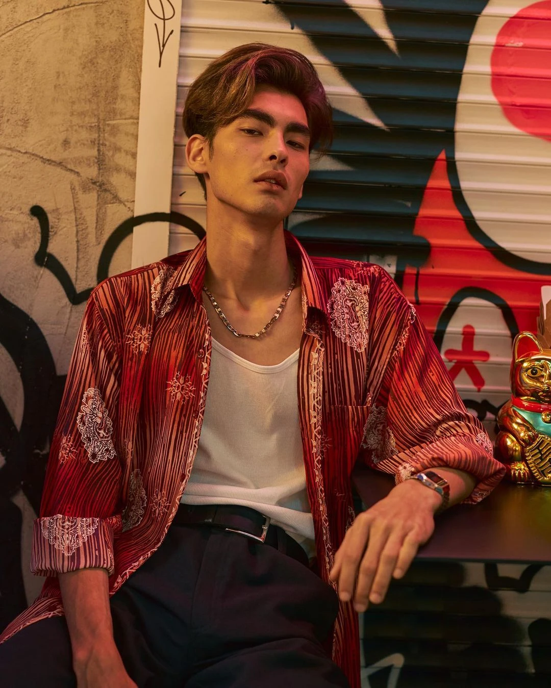 Почему стоит покупать одежду в секонд-хендах